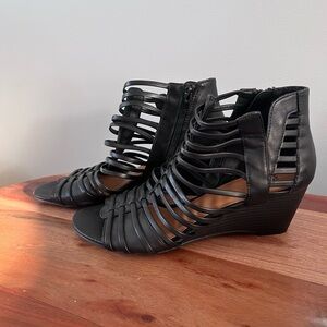 a.n.a Black Strappy Wedge Sandals Size 9 Cage Design Side Zip Comfort